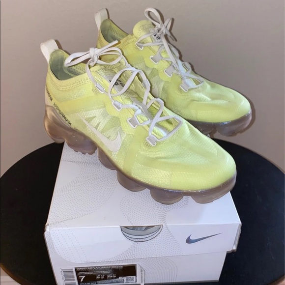 Nike Shoes - Women’s Nike Air Vapormax 2019 SE